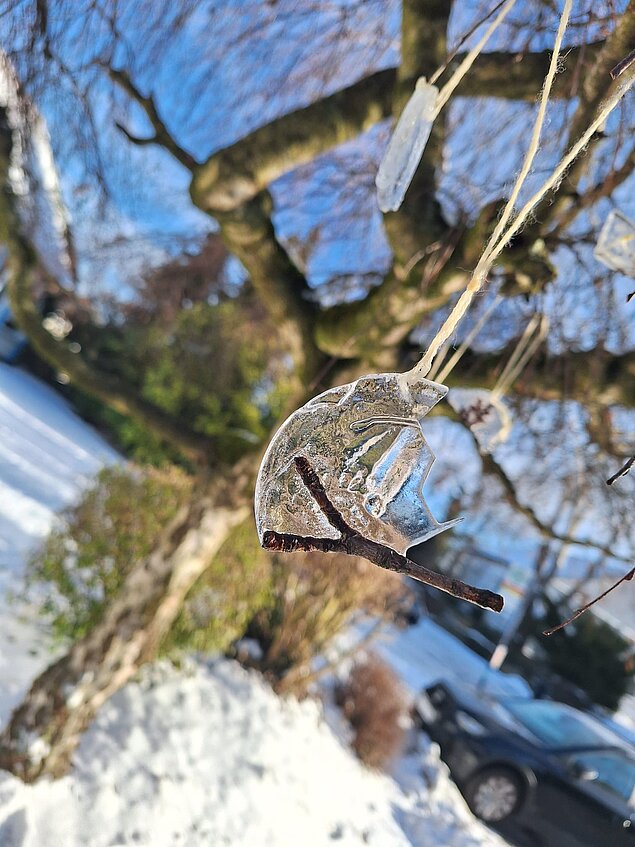 Experimente mit Eis Kinder forschen in Kita Wasserburg