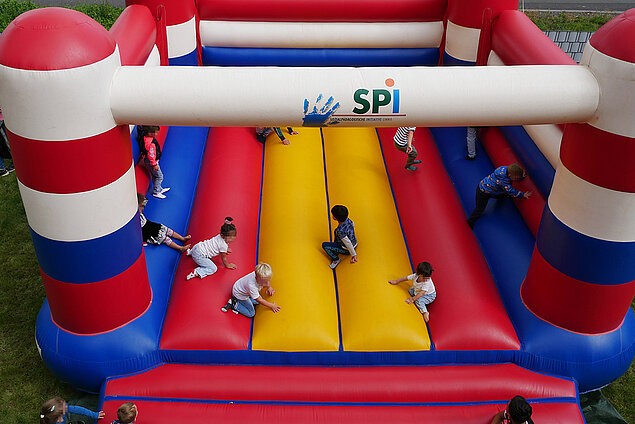 Hüpfburg Spielbande Hüpfburg Spielbande